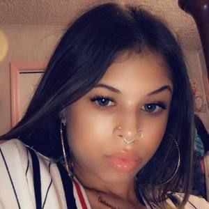 Meet your Posher, Nia